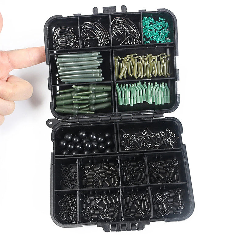 Anmuka 420pcs Fishing Tackle Kit ABS Boxed Fishing Accessories Set with Hooks Swivels Beads Locking Pins Screw Block Beans Anti-winding Sleeves Fit for Anglers